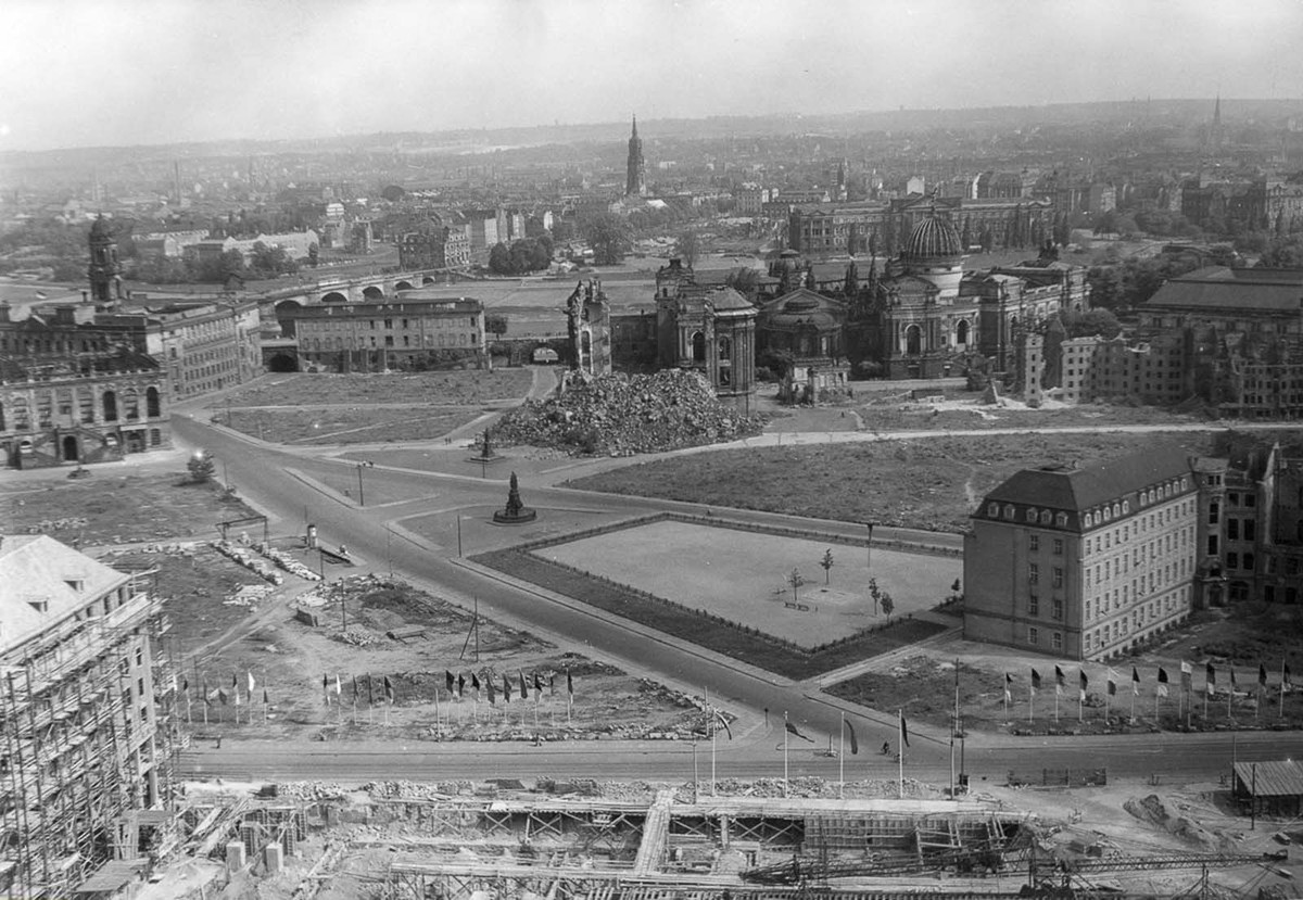 Nhiều tòa nhà cao tầng được xây dựng ở Dresden năm 1961.