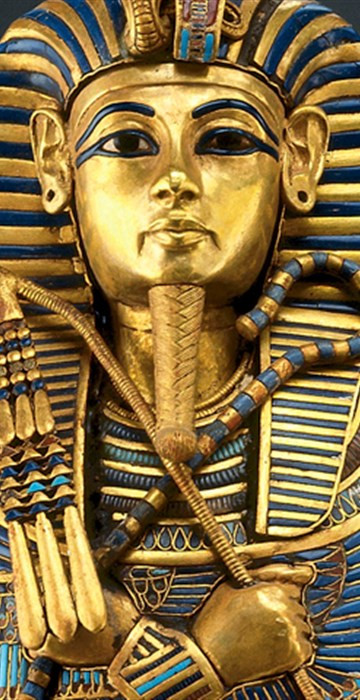 Tai họa ập đến với gia đình phụ nữ này khi con gái qua đời vì bệnh máu trắng. Tiếp đến, chồng của bà đột tử vào buổi tối trước khi bà quyết định đem bán viên ngọc.