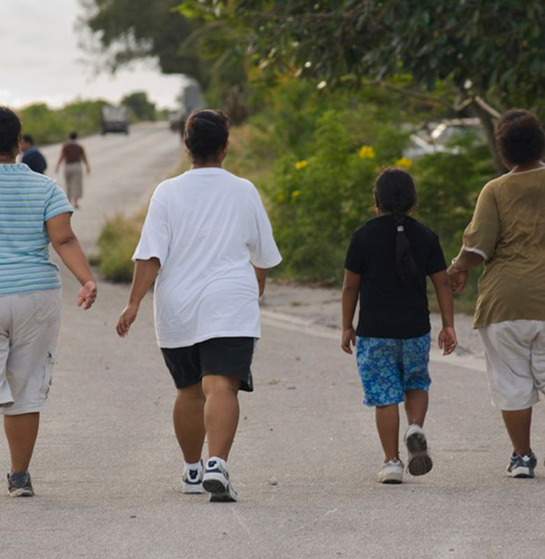 Người dân ở đảo quốc Nauru làm giàu nhờ phân chim. Cụ thể, đất nước này có trữ lượng phốt phát "khủng" với việc hình thành nhờ việc chim thải phân (guano) trong vài nghìn năm.