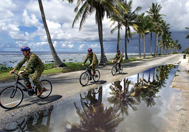 Nauru cũng cấp phép cho Australia xây dựng trại giam. Từ đây, nhiều người dân địa phương có việc làm và tạo nguồn thu nhập mới.