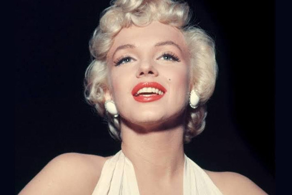 Khi ấy, các công tố viên tiến hành điều tra lại vụ việc của Marilyn. Sau 3 tháng điều tra, tìm kiếm các bằng chứng và thẩm vấn một số người có liên quan, giới chức trách không phát hiện bất cứ dấu hiệu nào cho thấy cô bị sát hại. Cuối cùng, họ kết luận Marilyn uống thuốc quá liều để tự sát giống như kết quả điều tra năm 1962.