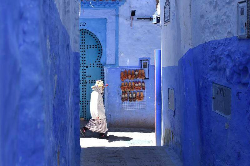 Nhiều du khách tới Chefchaouen để chiêm ngưỡng vẻ đẹp của "viên ngọc xanh của Morocco" với những kiến trúc cổ kính và tráng lệ cũng như chụp ảnh, check-in.