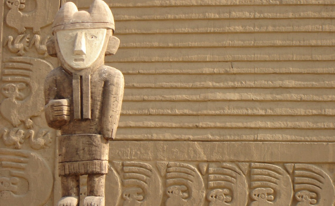 Dù bằng nhiều cách và tìm hiểu qua nhiều tài liệu, nhưng các chuyên gia vẫn chưa thể giải thích chính xác về việc người Chimu dùng cổ vật giống điện thoại để làm gì.