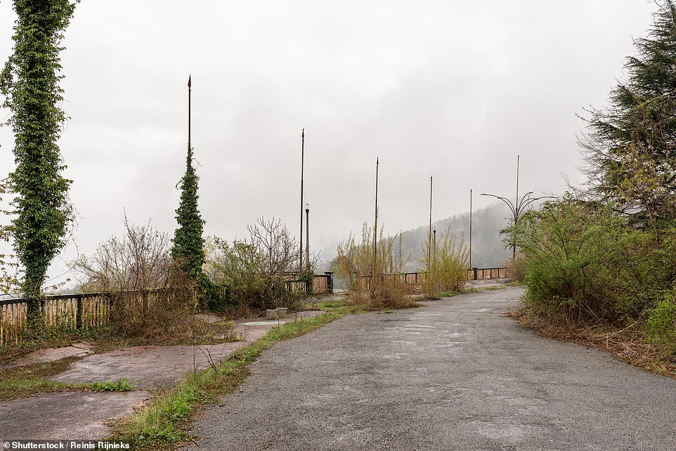 Đến năm 1968, một số hạng mục của "Las Vegas của Italy" được hoàn thành và bắt đầu đón khách.