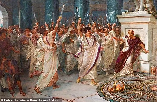 Julius Caesar bị ám sát vào năm 44 trước Công nguyên. Hai năm sau, người ta cho đúc đồng xu vàng siêu hiếm mới được bán đấu giá trên để tưởng nhớ vị tướng La Mã Caesar khi ông bị 60 thượng nghị sĩ đâm 23 nhát dao dẫn đến tử vong.