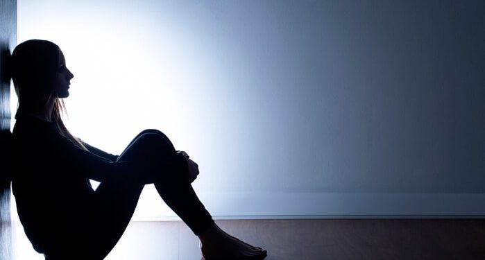 Trước căn bệnh kỳ lạ và hiếm gặp này, các bác sĩ cố gắng tìm ra phương pháp điều trị và thuốc giúp bệnh nhân khỏe mạnh trở lại. Trong thời gian qua, các bác sĩ thường sử dụng sốc điện bên cạnh thuốc chống trầm cảm, thuốc chống loạn thần để kiểm soát triệu chứng của bệnh.