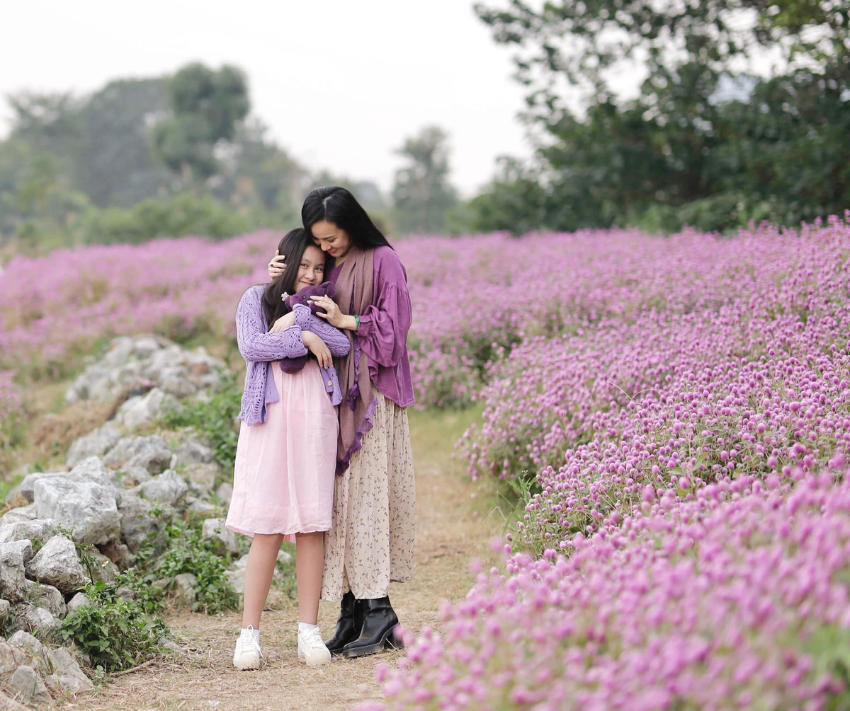 Những dòng tâm sự đầy xúc động của BTV Hoài Anh dành cho con gái lập tức gây chú ý, netizen đồng thời ngưỡng mộ cô bởi rất hiểu và tâm lý với con gái.