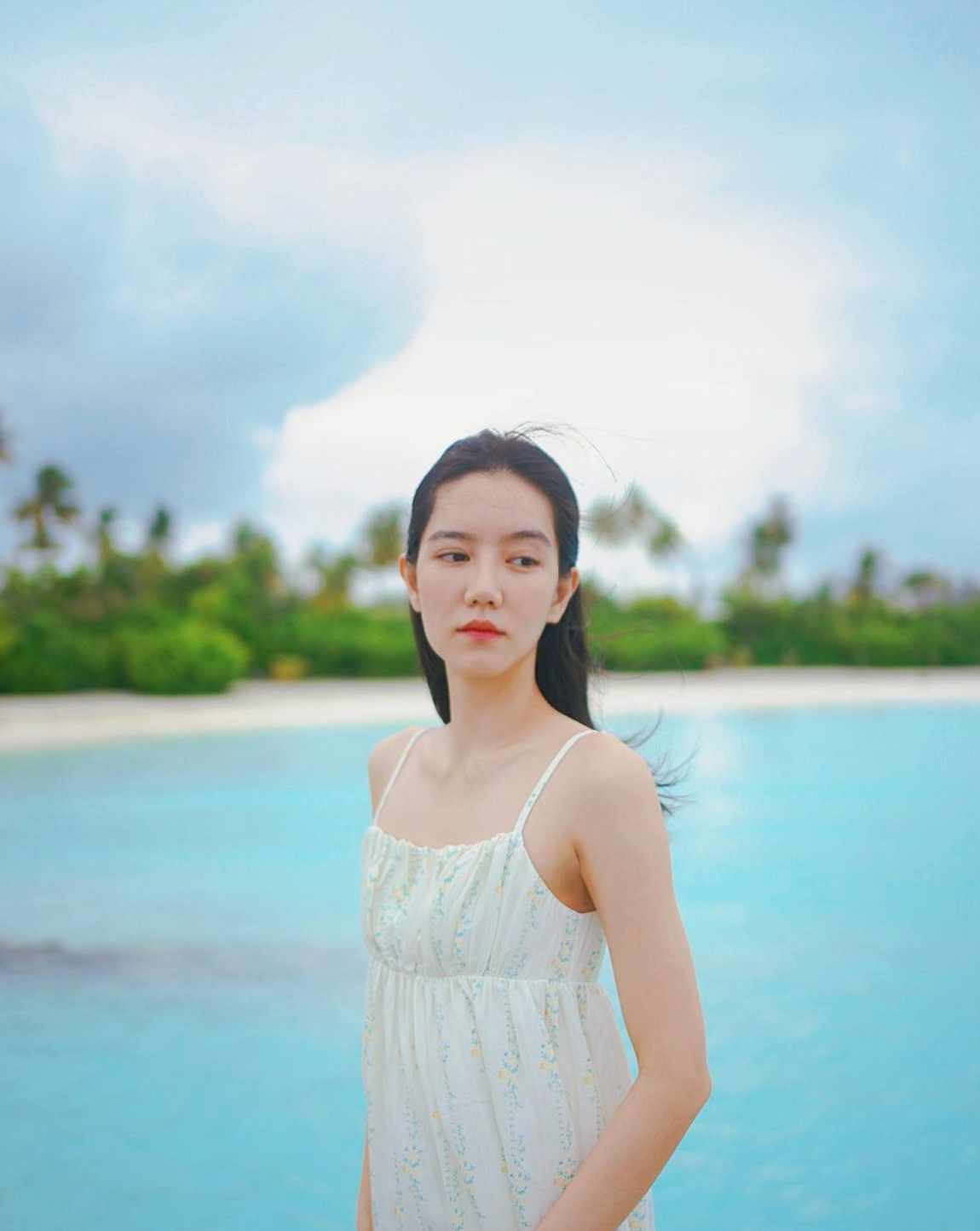 Cô sinh ra trong một gia đình có truyền thống cầu lông. Chị gái của cô, Anongnat Dikabales cũng theo đuổi môn thể thao này.