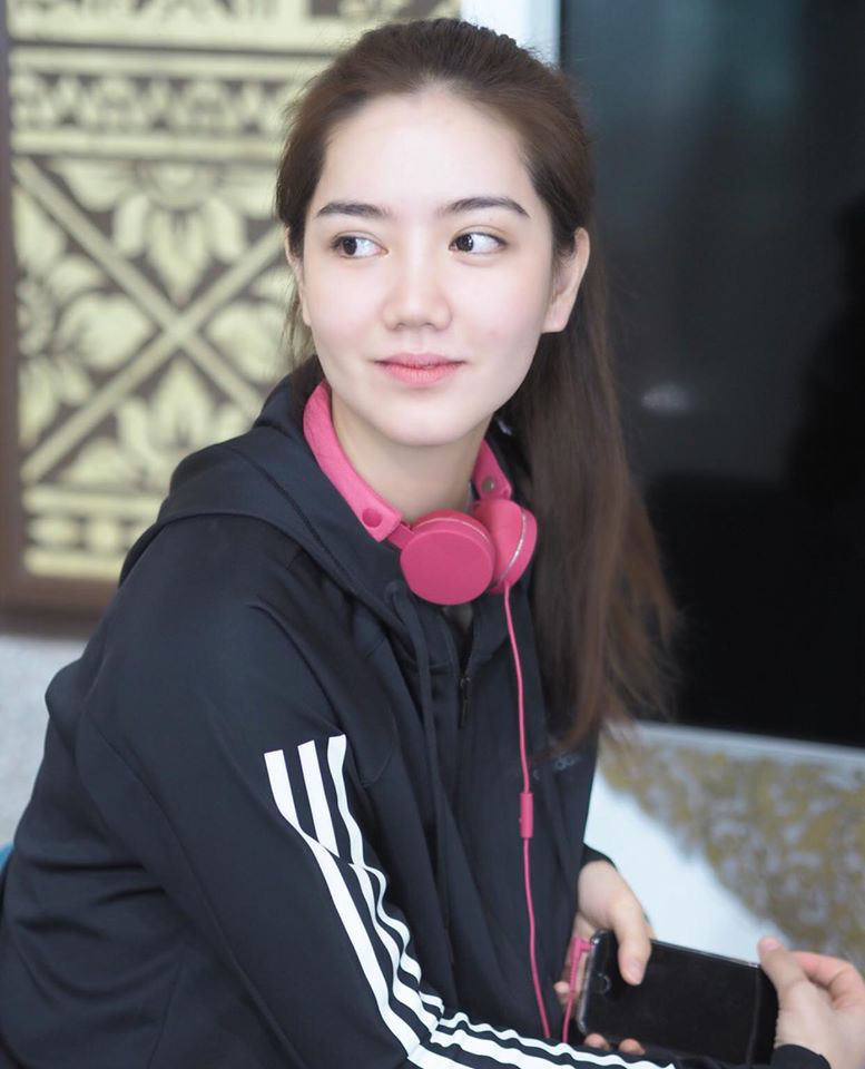 Cô gây ấn tượng mạnh mẽ bởi vẻ đẹp trong sáng, thánh thiện.