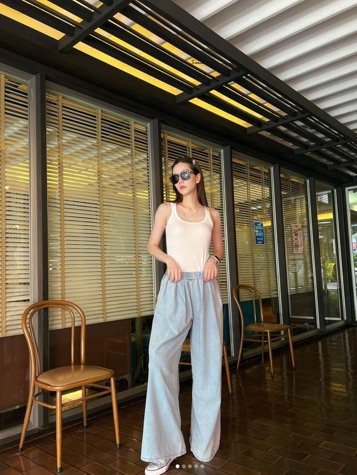 Khi còn là một cô bé tuổi teen, Richie đã tham gia cuộc thi Miss Teen Thái Lan năm 2011 và lọt vào tới vòng chung kết.