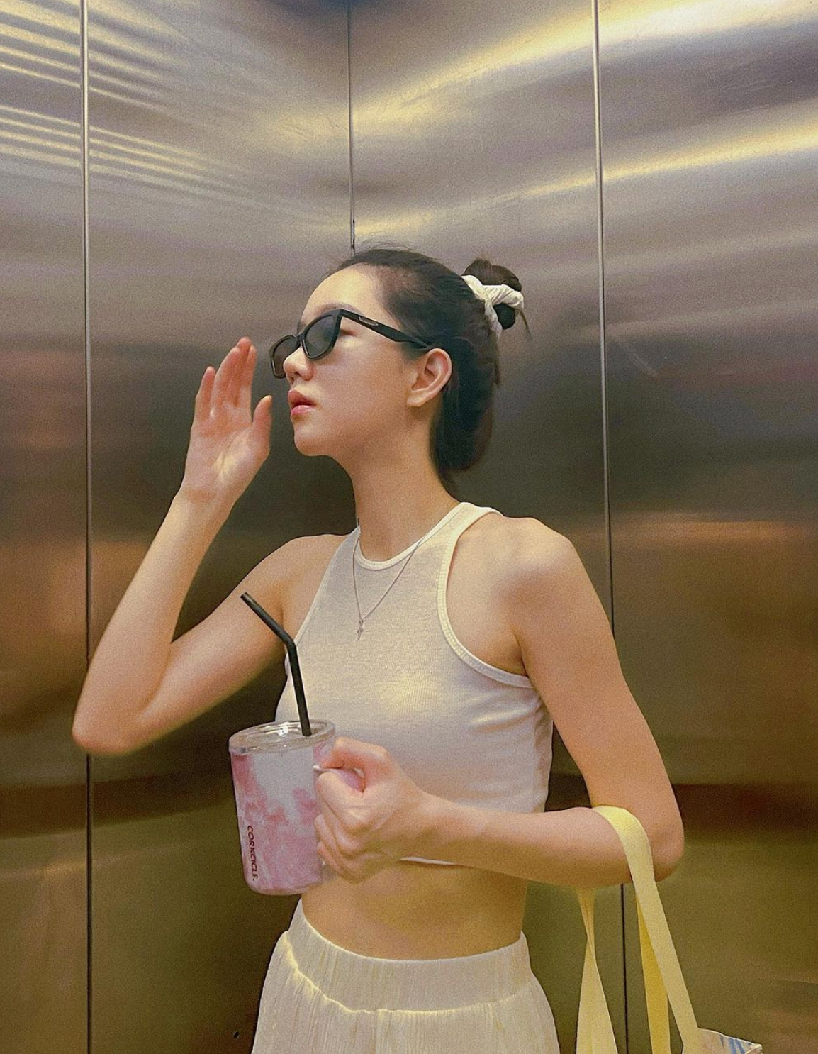 Với vẻ đẹp gợi cảm và ngoại hình sáng, ngọc nữ thể thao Thái Lan "lấn sân" nghệ thuật thứ 7, từng xuất hiện trong một số phim truyền hình và điện ảnh.