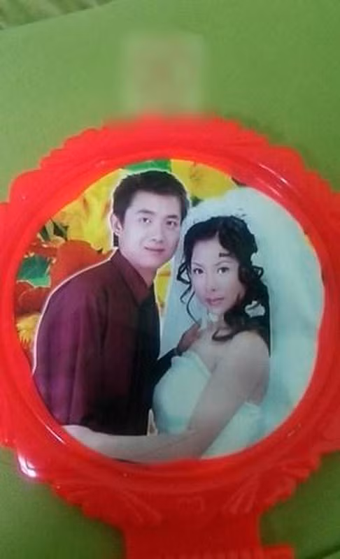 Nó có thể được sử dụng trong gia đình bạn cả chục năm, thậm chí ngay cả khi viền nhựa ở ngoài đã vỡ hết góc này góc kia nhưng chất lượng gương bên trong thì đi cùng năm tháng.