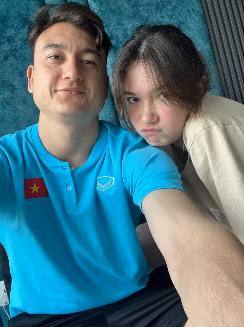 Em gai thu mon doi tuyen Viet Nam 16 tuoi dep nhu bup be