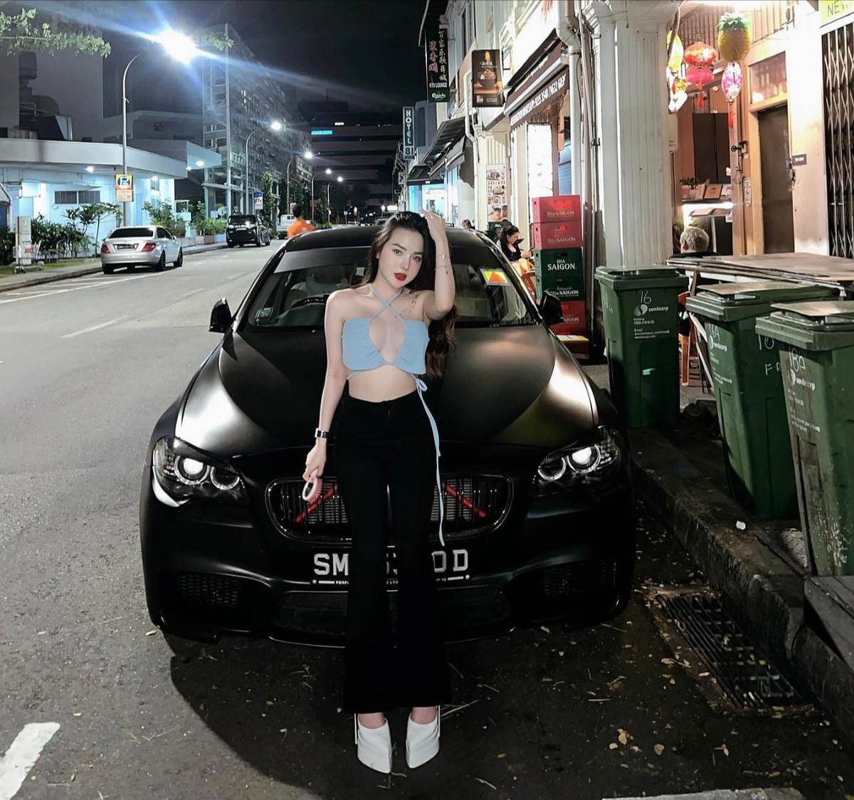 Là người chăm chỉ "bắt trend" ăn mặc của giới trẻ, nữ DJ xinh đẹp cũng không thể bỏ qua các trào lưu.