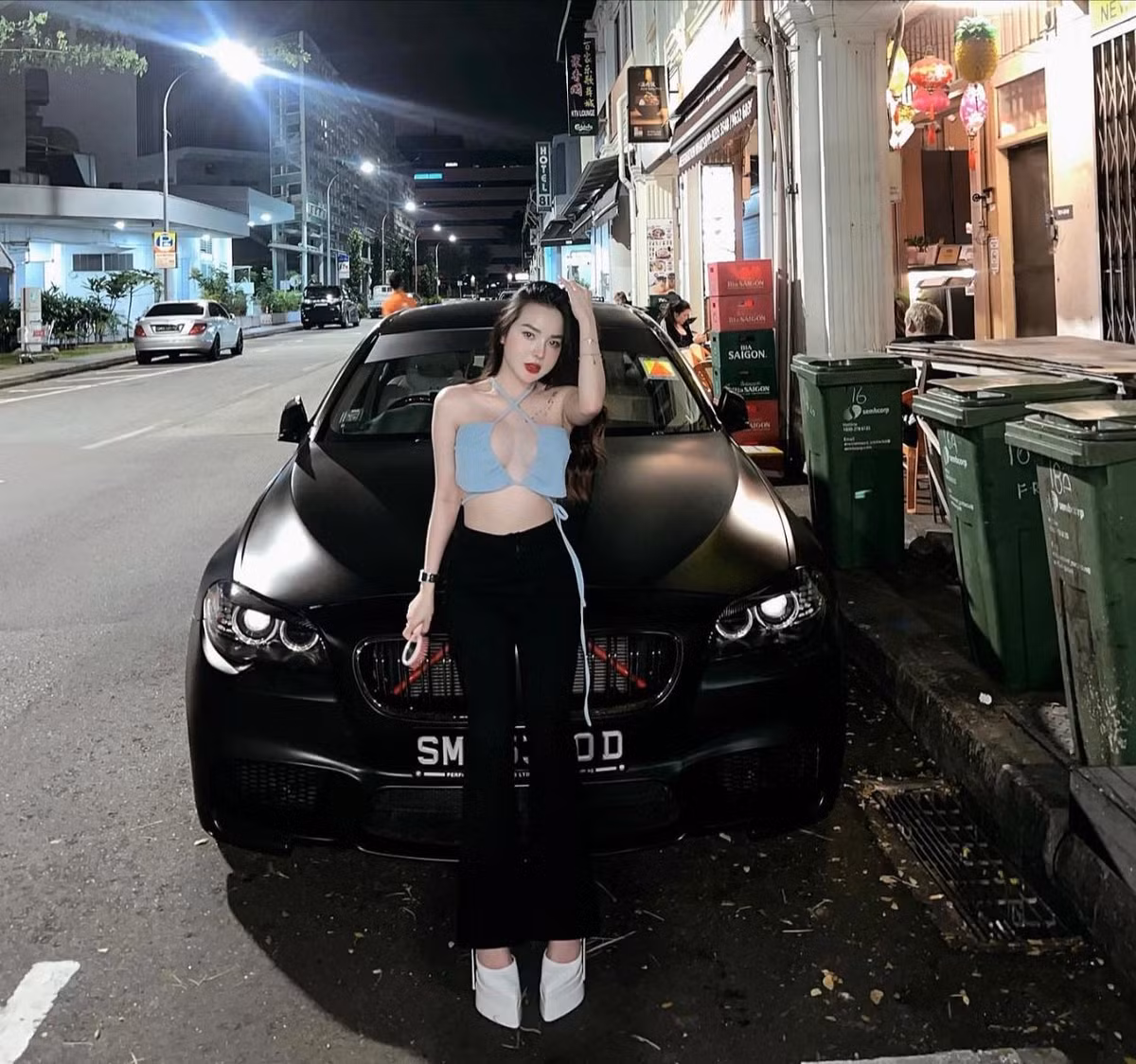 Là người chăm chỉ "bắt trend" ăn mặc của giới trẻ, nữ DJ xinh đẹp cũng không thể bỏ qua các trào lưu.