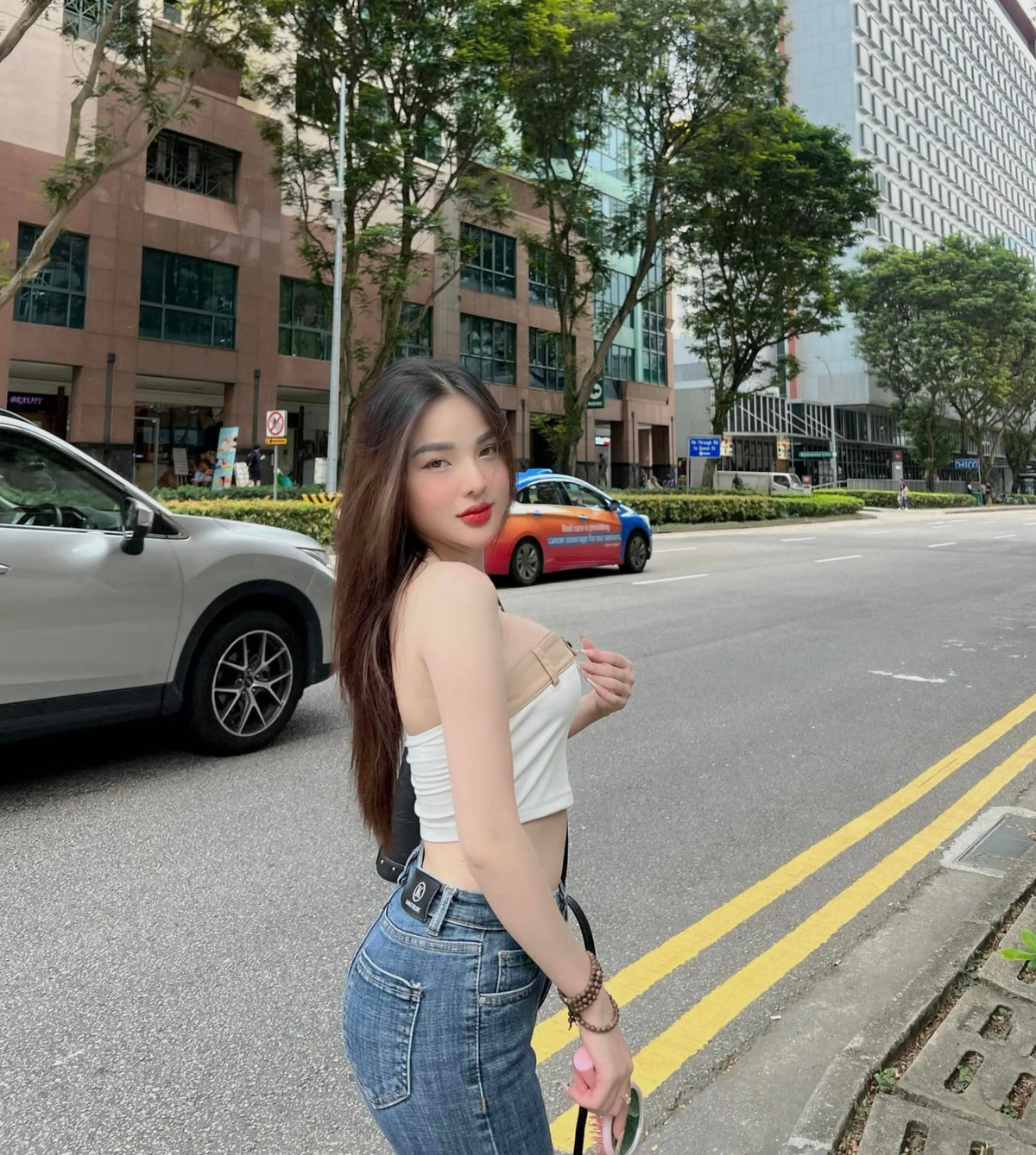 Nene tên thật là Triệu Thư Tuyền, sinh năm 1997, sống tại TP. HCM, cô được mệnh danh là hot girl DJ nhờ sắc vóc xinh đẹp.