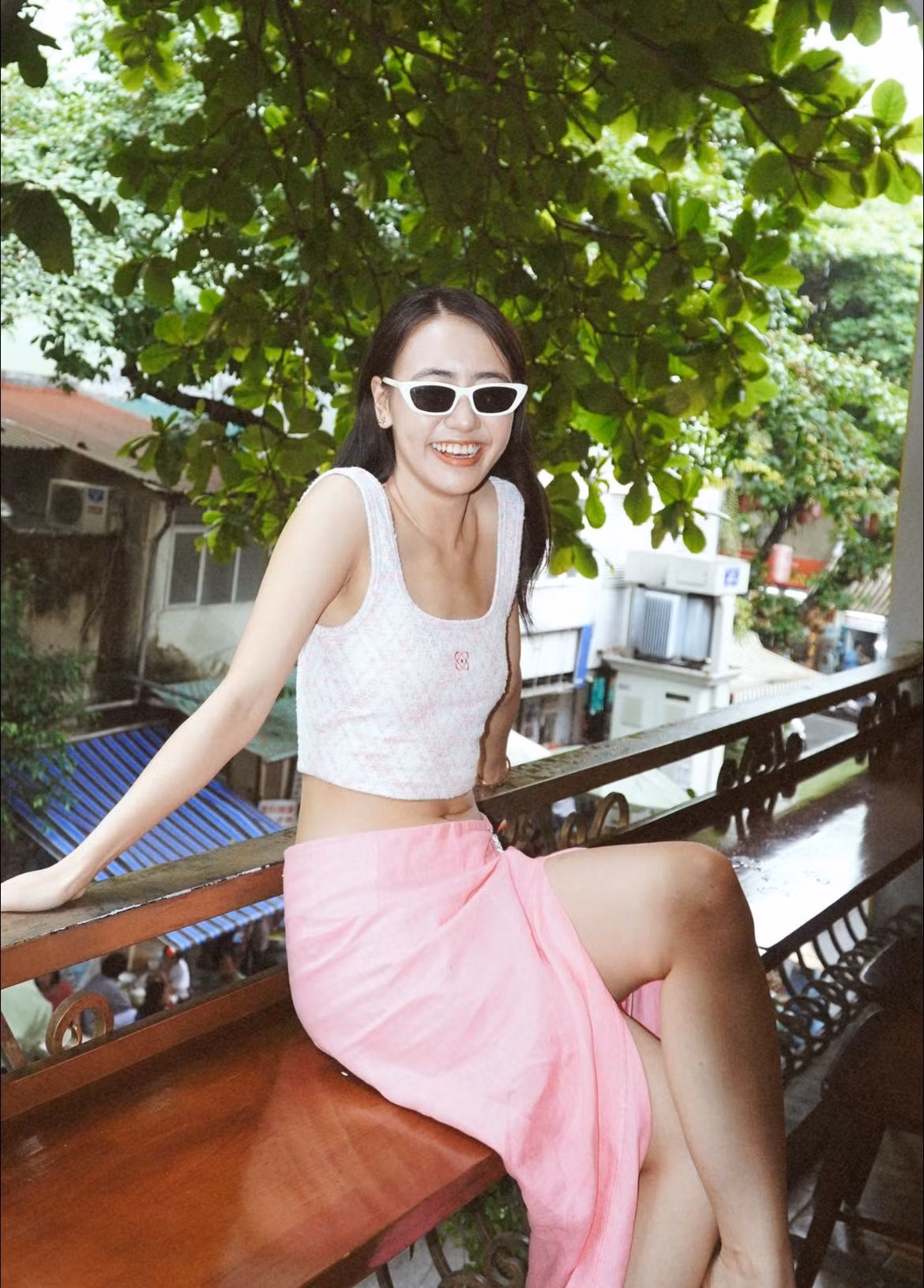 Trong thời gian du học Mỹ, cô gái Hà Nội nhiều lần khiến khán giả chú ý nhờ sở hữu cuộc sống sang chảnh, thường xuyên đến những địa điểm xa hoa.