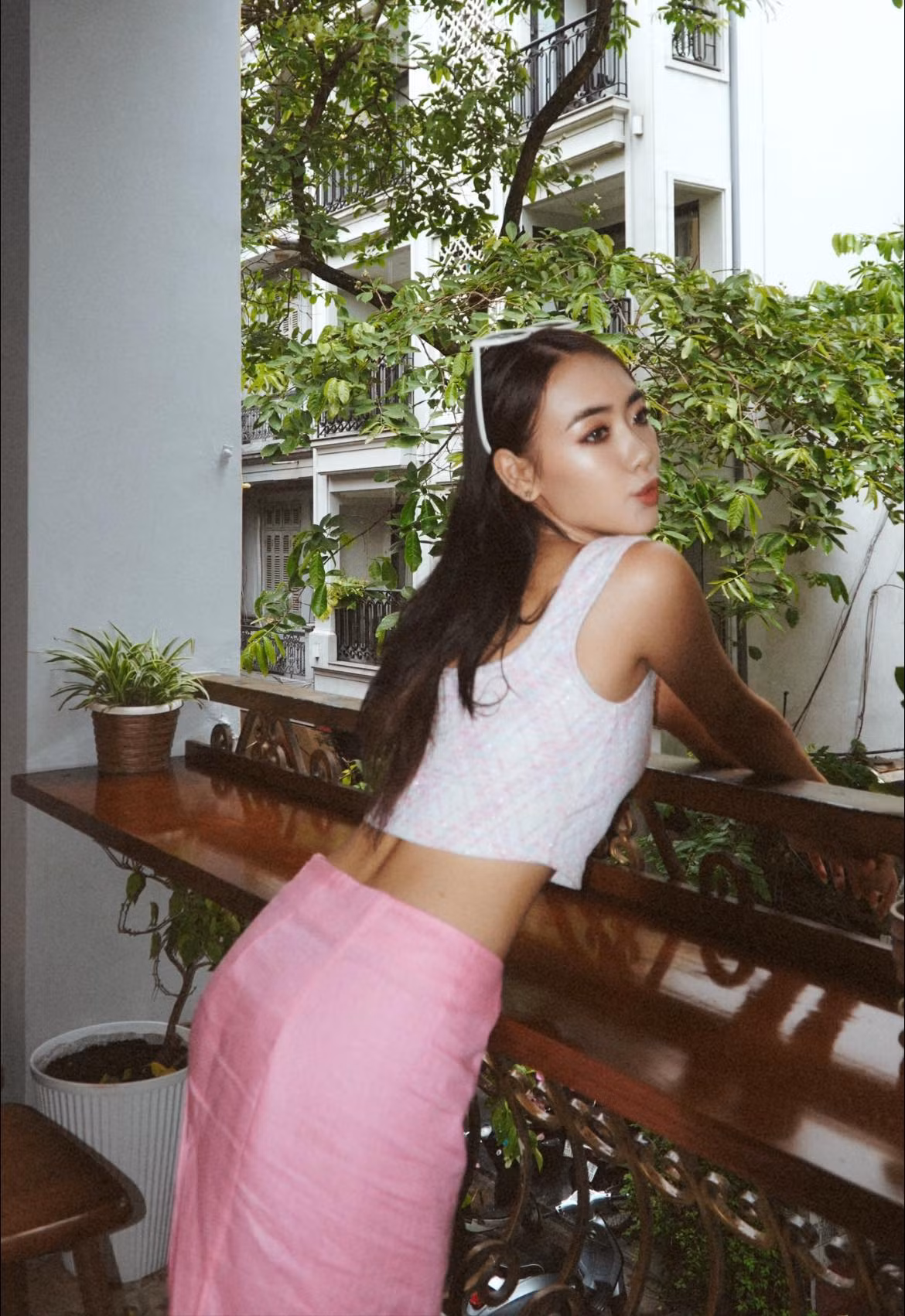 Quỳnh Anh cũng gắn liền với nhiều món đồ hiệu cao cấp.