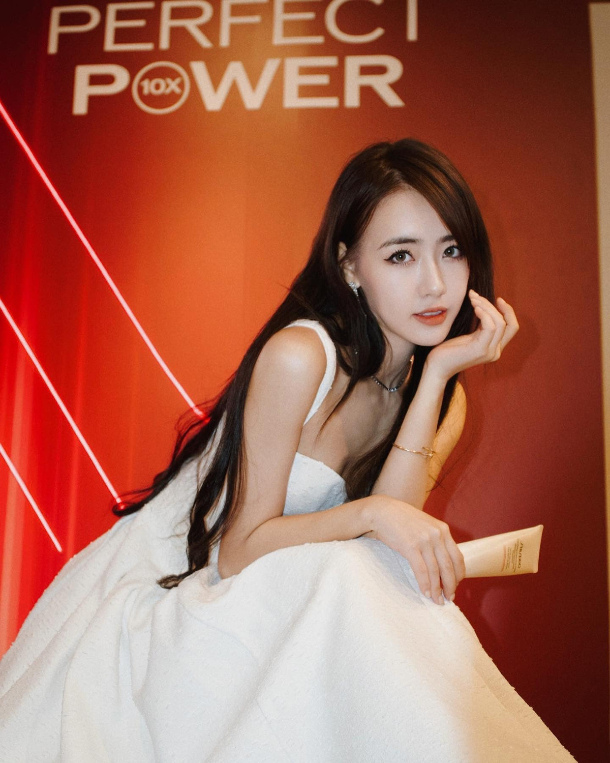 Thời gian gần đây cô nàng bất ngờ quay trở lại đường đua showbiz, tham gia làm nữ chính tại "Người ấy là ai" lại khiến cư dân mạng để ý đến cô nhiều hơn.