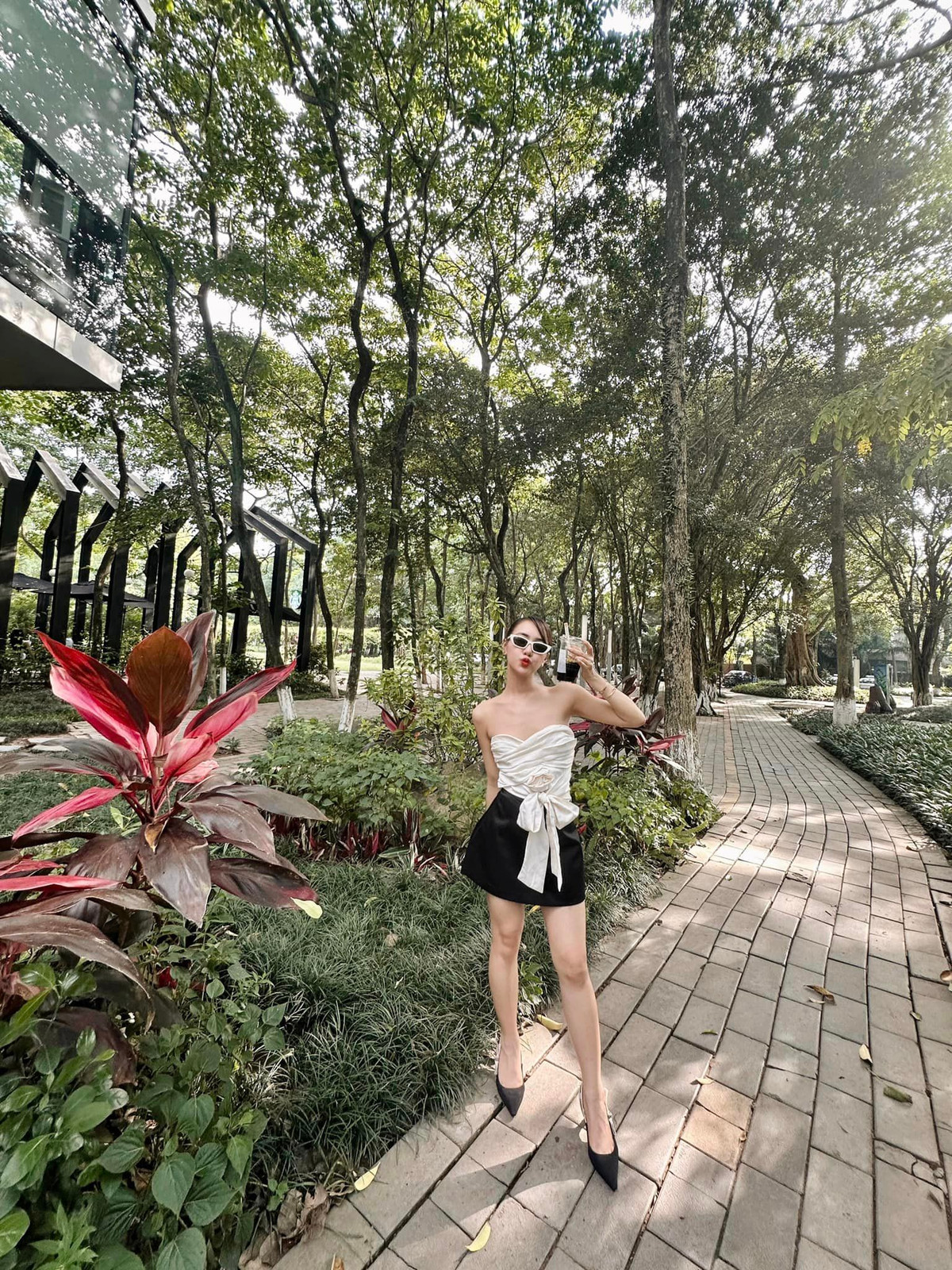 Nàng hot girl được yêu thích nhờ ngoại hình nhỏ nhắn, xinh đẹp. Thời điểm đó, Quỳnh Anh được nhiều tạp chí, trang báo mời làm mẫu ảnh.