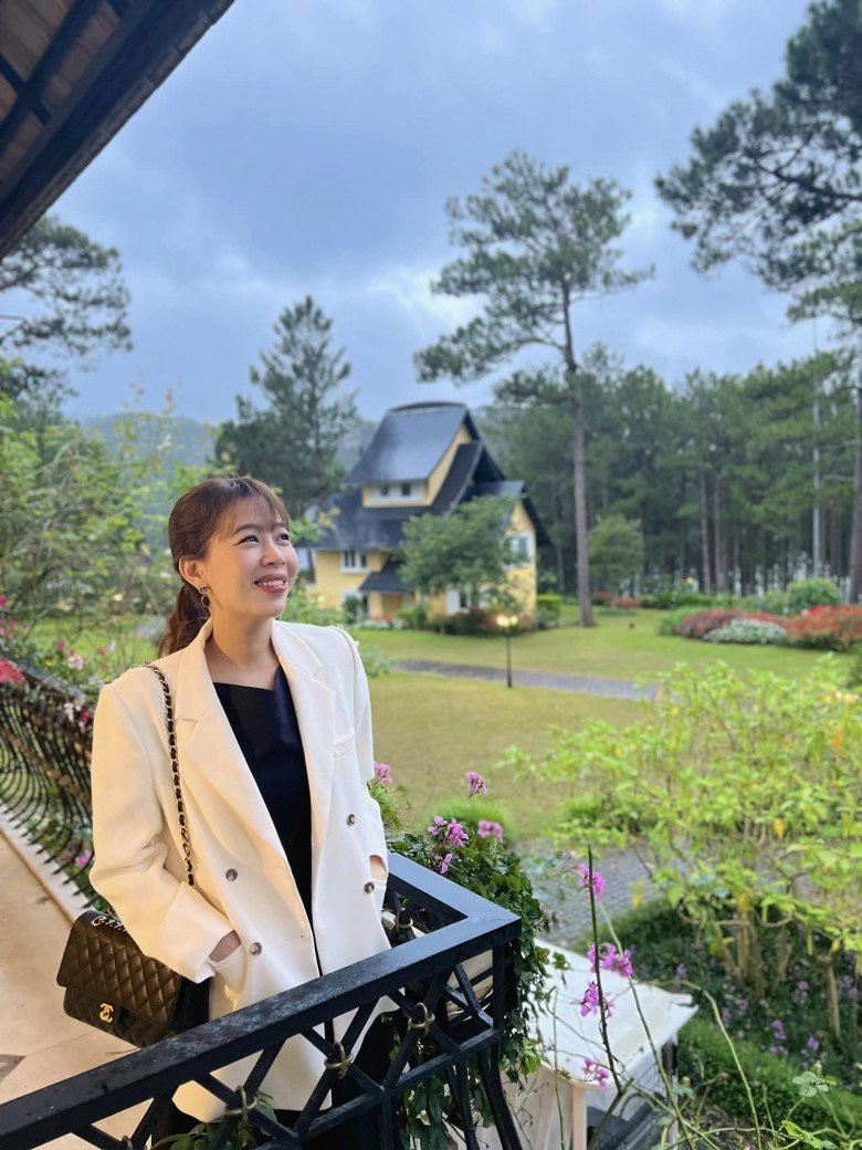 Ít khi trưng trổ hàng hiệu nhưng mỗi lần lên đồ Diệp Chi lại khiến cư dân mạng trầm trồ không ngớt lần đó.