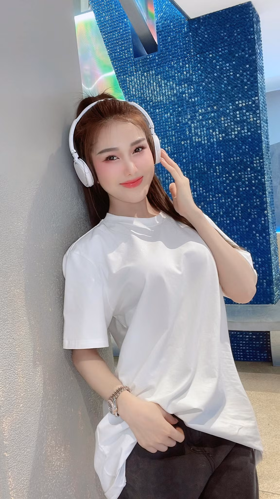 Người đẹp quê Vĩnh Long gây thương nhớ bởi nhan sắc quyến rũ, ngọt ngào dịu dàng mà không kém phần hiện đại.