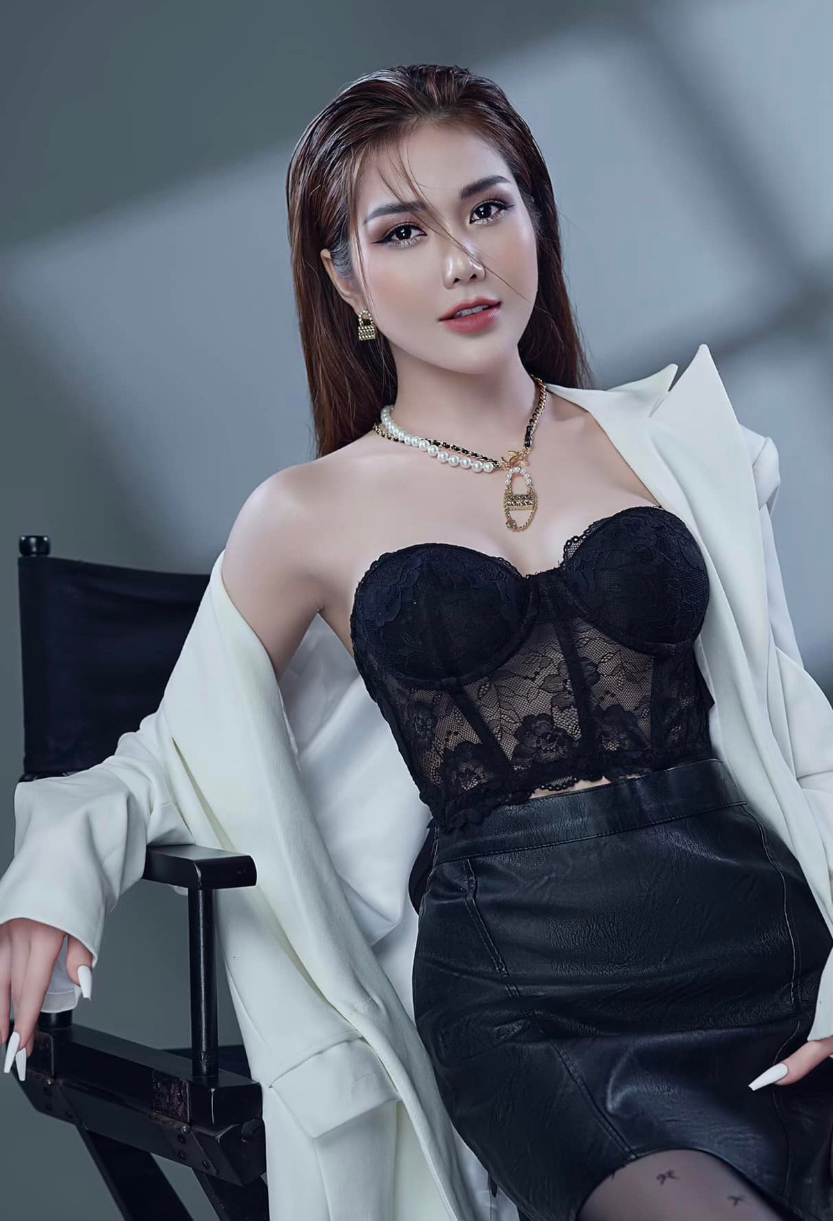 Sau nhiều năm hoạt động, các thành viên của nhóm hài đều rẽ hướng sang công việc mới. Vì vậy cô Ny Saki cũng có những điều chỉnh về phong cách và nhan sắc để phù hợp với bản thân hơn.