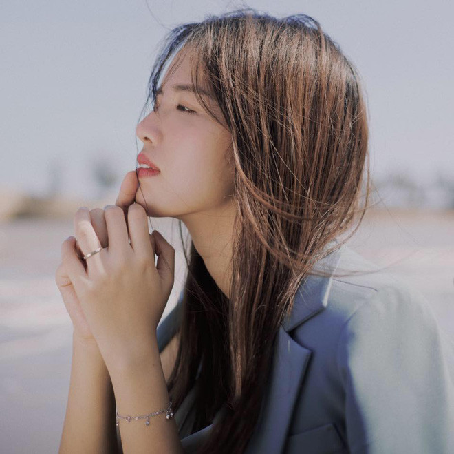 Trong nhiều khoảnh khắc chia sẻ, Hồng Nhung còn được nhiều người so sánh với nữ diễn viên Lưu Diệc Phi.