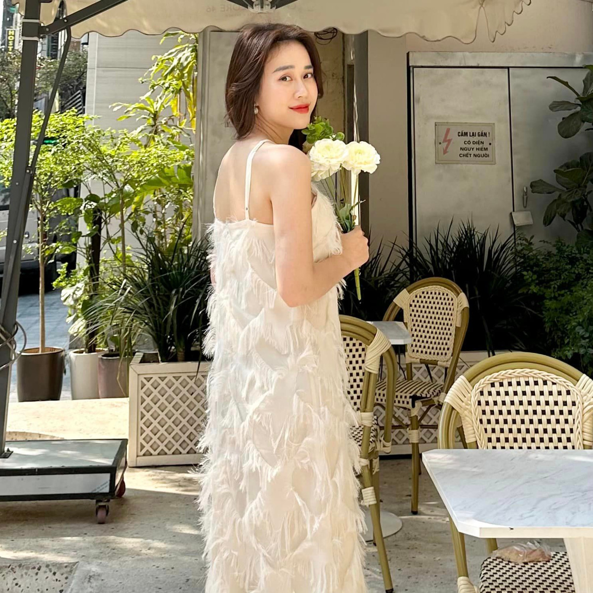 MC Ngô Mai Phương gây ấn tượng với vẻ ngoài ngọt ngào, xinh như Hoa hậu.