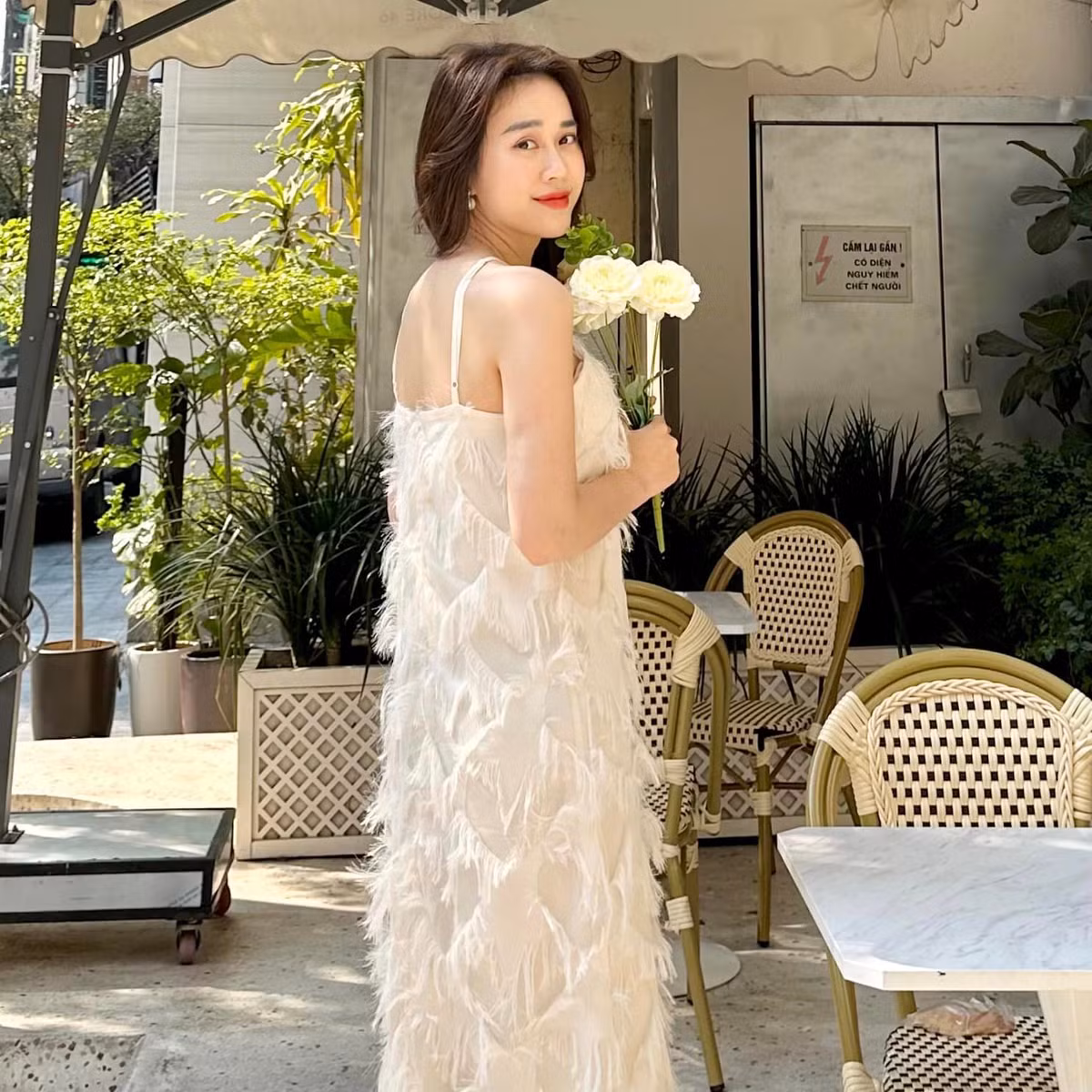 MC Ngô Mai Phương gây ấn tượng với vẻ ngoài ngọt ngào, xinh như Hoa hậu.