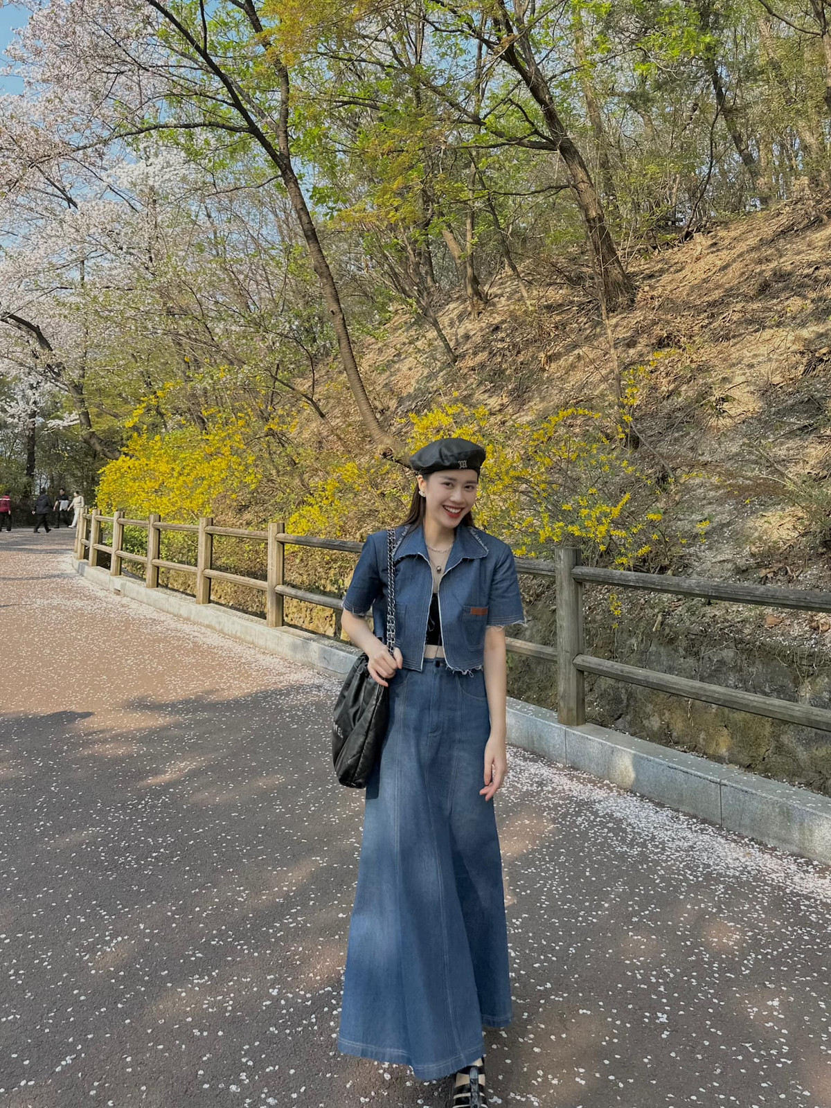 Cô sở hữu chiều cao lý tưởng, vóc dáng “chuẩn Hoa hậu”, được nhiều người khen ngợi là “MC đẹp nhất nhì VTV”