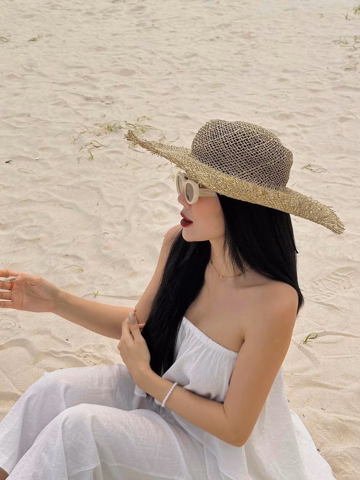 Cô liên tục khoe hình ảnh sang chảnh, body bốc lửa làm ai nhìn cũng phải xuýt xoa. Ảnh: FBNV