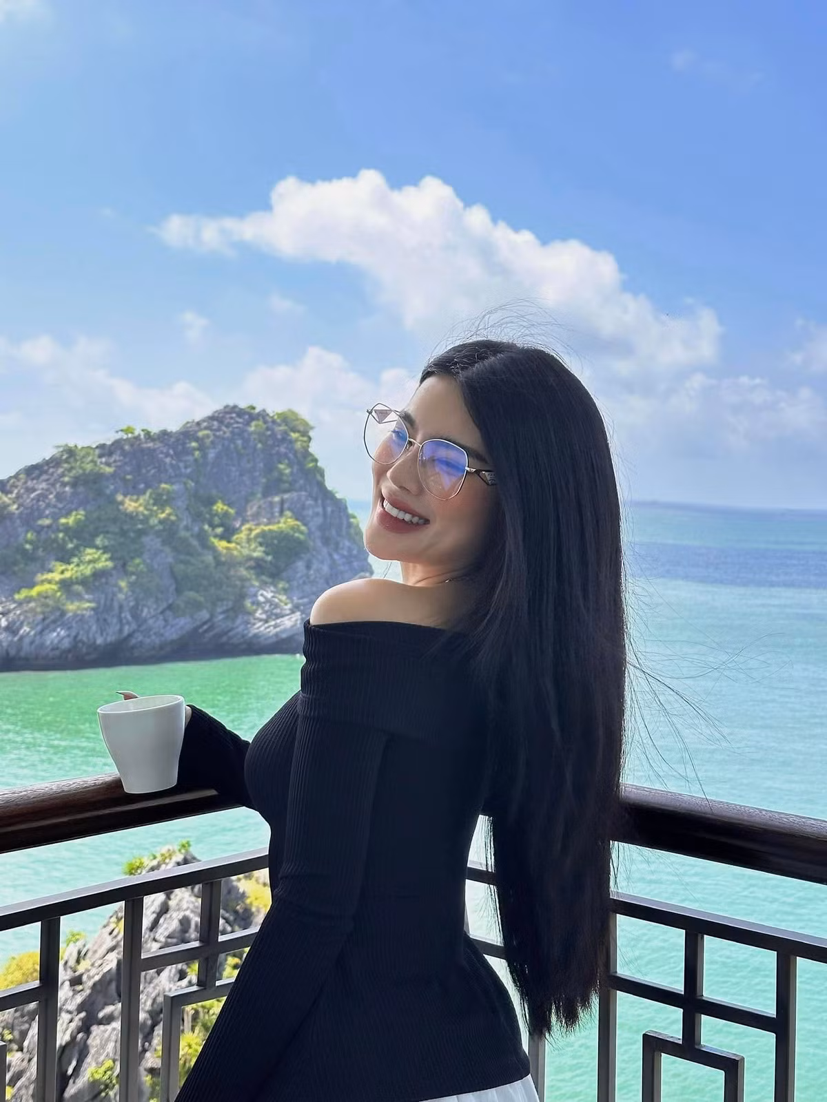 Lên chức mẹ bỉm, bận việc chăm con nhưng Phối Phối vẫn giữ được nhan sắc xinh đẹp.