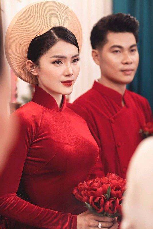 Không chỉ đón dâu bằng loạt xe sang, chú rể trong đám cưới "khủng" này còn chơi lớn tặng vợ chiếc Audi giá hơn 10 tỷ làm quà cưới.