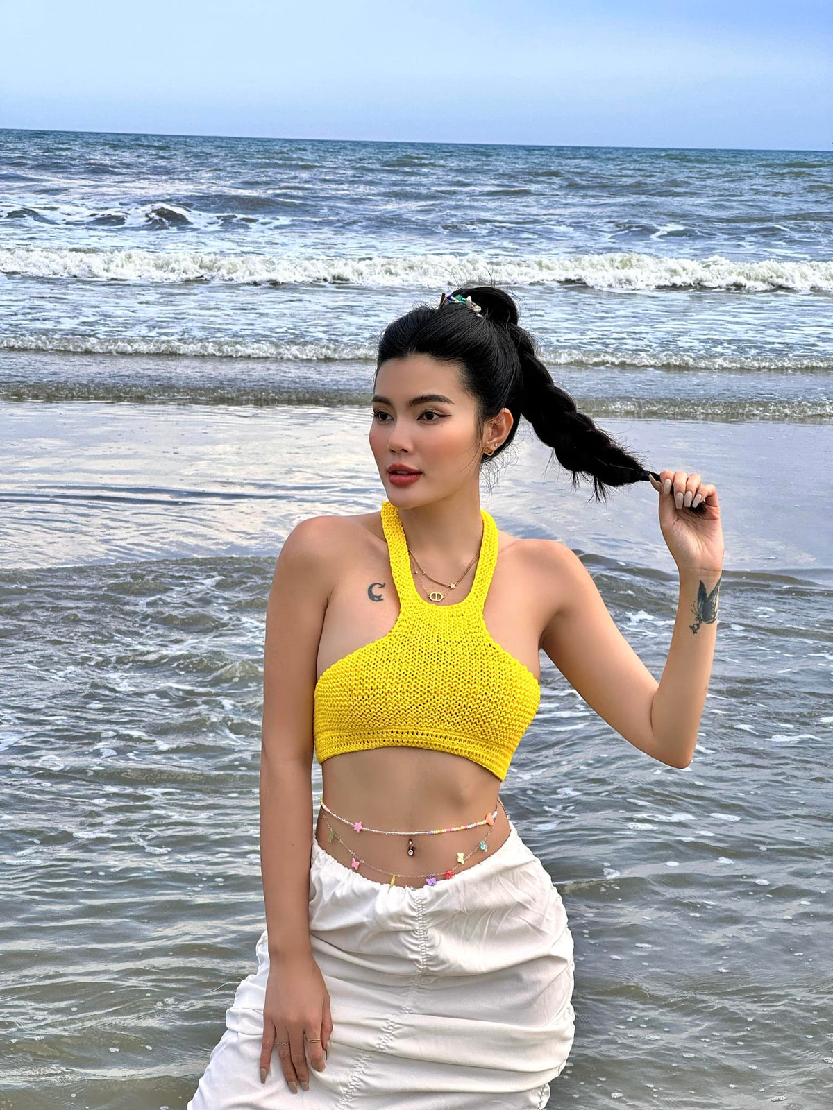 Cô nàng thường xuyên cập nhật hình ảnh tại chuyến đi xa xỉ, “khoe” vóc dáng siêu đẹp ở tuổi 30.