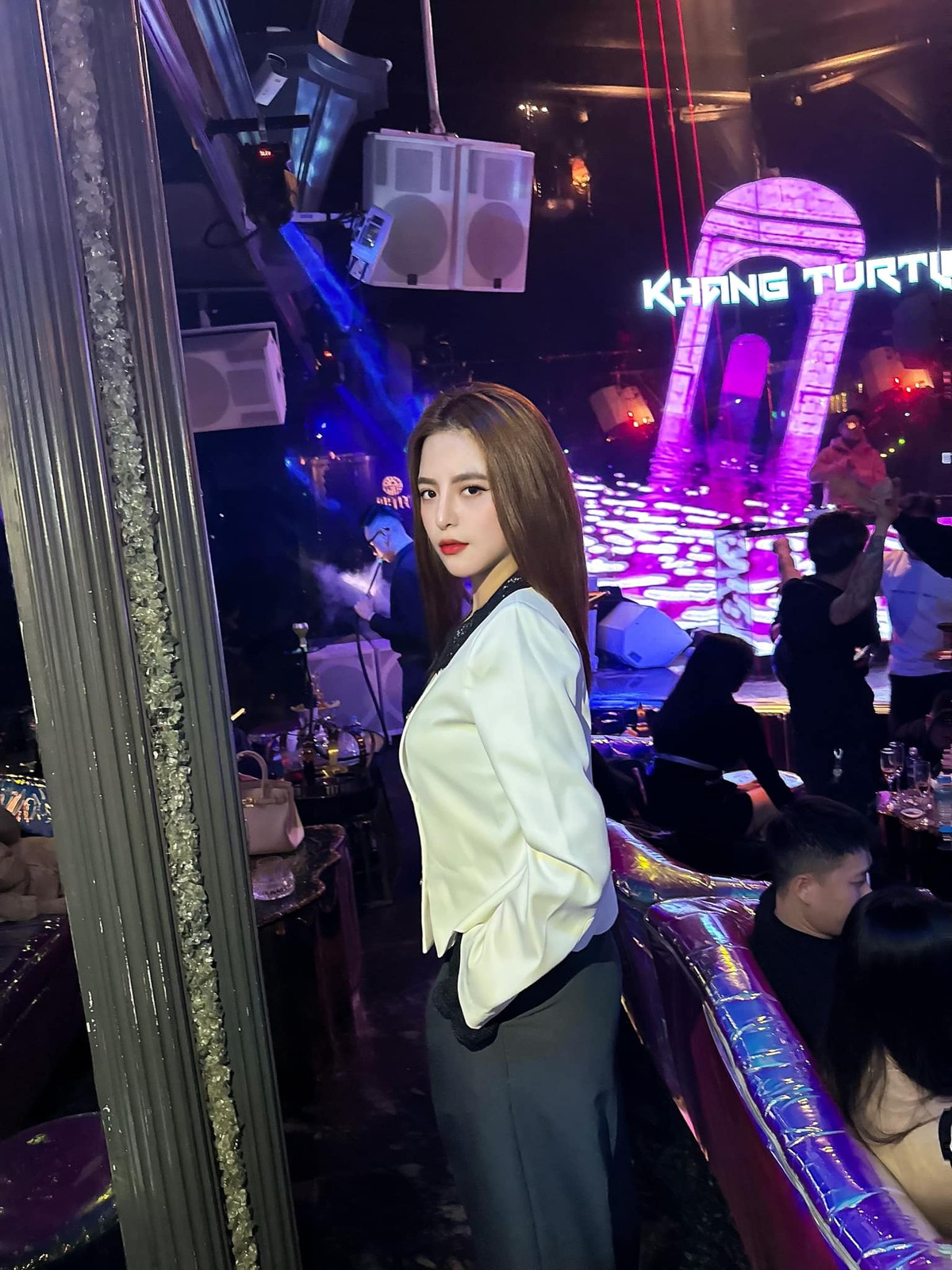 Ngoài nhan sắc, hot girl Mai Ly còn liên tục gây chú ý với cuộc sống giàu sang, sang chảnh trên MXH.