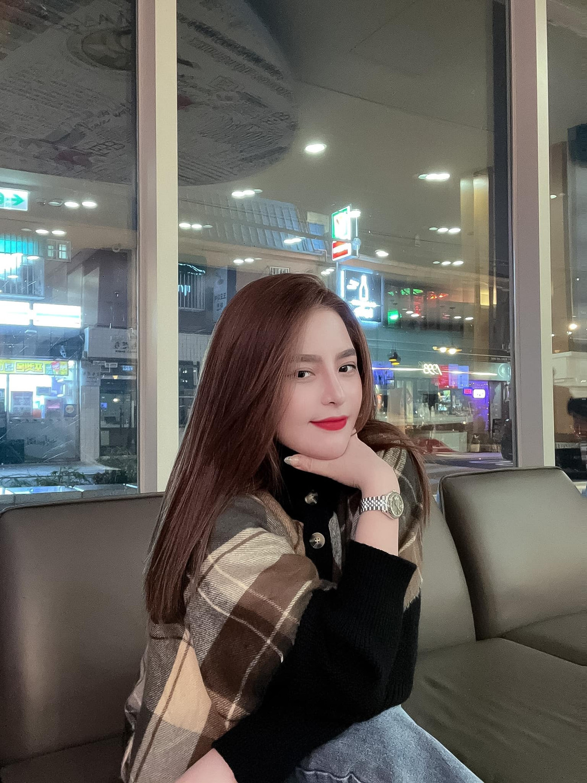 Mai Ly luôn diện cho mình những bộ cánh vô cùng thời trang, tạo nên xu hướng thời trang cho các bạn trẻ.