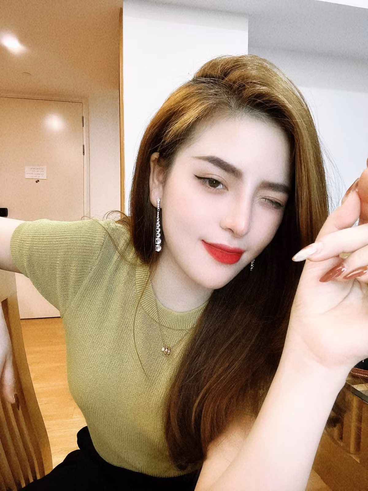 Được biết cô gái này tên Nguyễn Hoàng Mai Ly, hot girl từng nổi tiếng đình đám trên MXH.