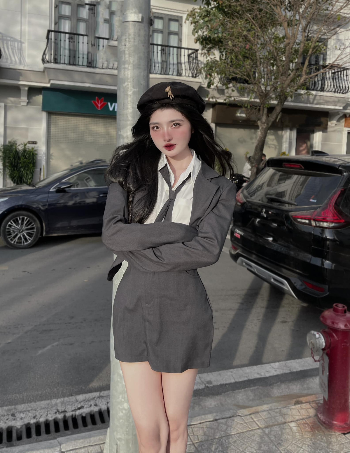 Trong nhiều bức ảnh bị đánh giá là “hư hỏng”, cô gái sinh năm 1999 chỉ nhẹ nhàng đáp trả rằng bản thân là một cô gái theo hình mẫu gợi cảm và cho rằng không phải cứ có “tư tưởng cởi” là hư.