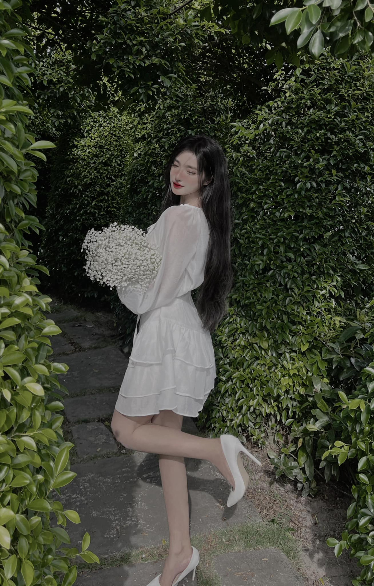 Hot girl Đắk Nông hiện là mẫu ảnh và chuyên gia trang điểm.