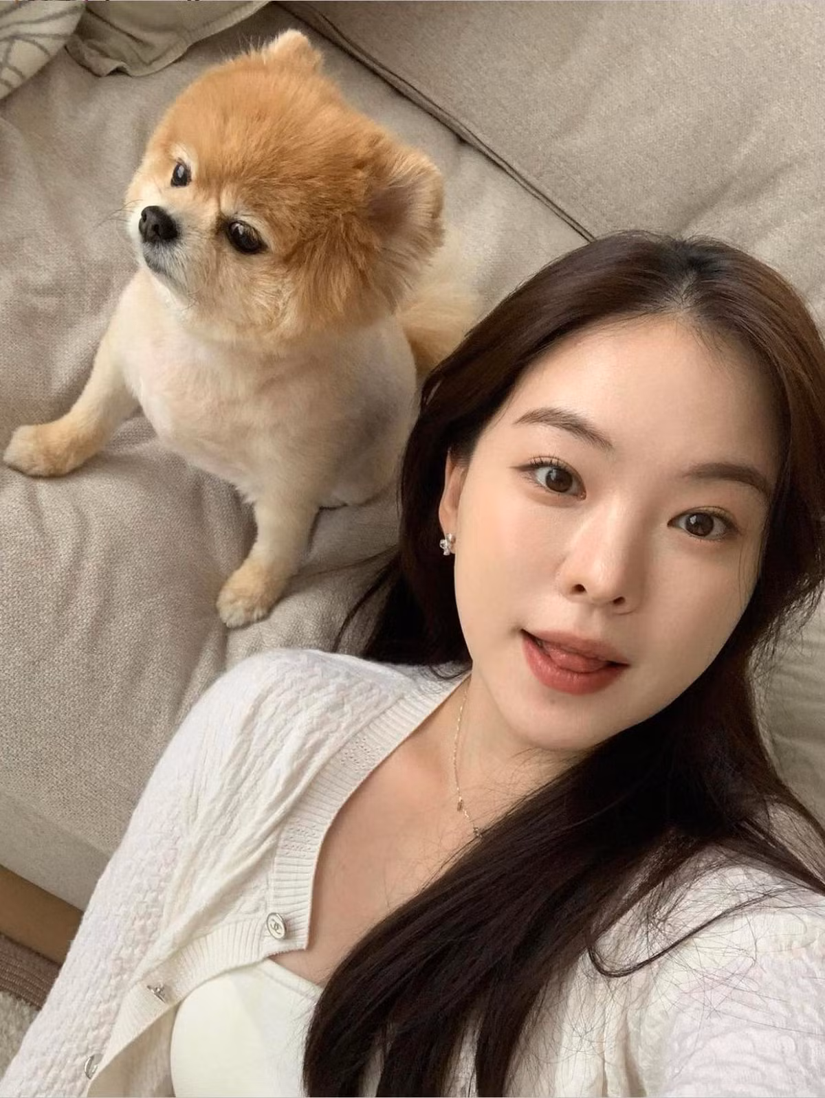 Người đẹp sinh năm 1993 hiện còn sở hữu một thương hiệu nội y mang tên chính mình, kiêm CEO, kiêm luôn cả người mẫu chủ chốt.