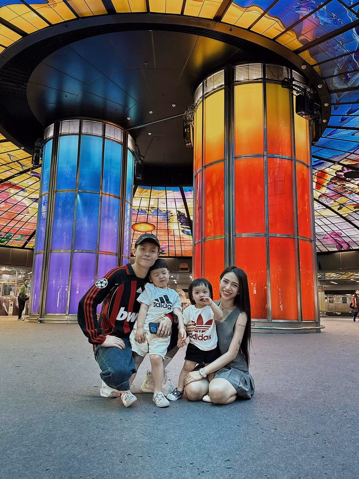 Joyce Phạm (tên thật Phạm Trần Nguyễn Minh Anh, SN 1999) là con gái thiếu gia Minh Nhựa. Cô được dân mạng gọi là hot girl của "hội con nhà giàu Việt Nam".