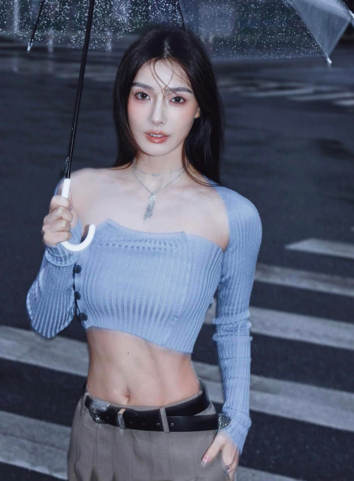 Mục tiêu tập luyện của cô là hướng tới hình ảnh cô gái có cơ bụng quyến rũ nhưng vẫn phù hợp với tiêu chuẩn đẹp châu Á. Ảnh: IGNV