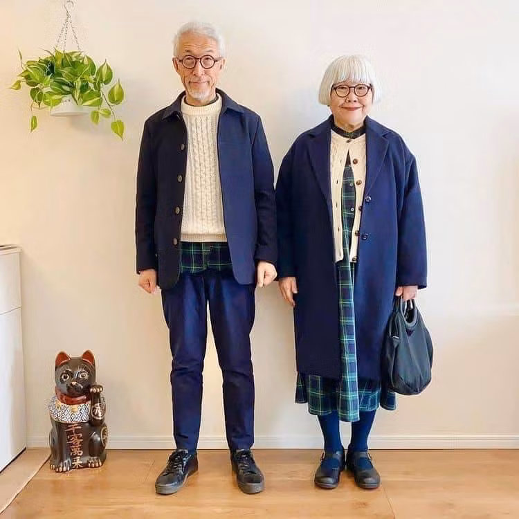 Họ thích đi chơi, đi dạo, thăm thú phố phường, đi ăn cùng nhau. Mỗi lần xuất hiện, họ lại diện đồ đôi đẹp mắt và thu hút ánh nhìn của mọi người trên đường phố.