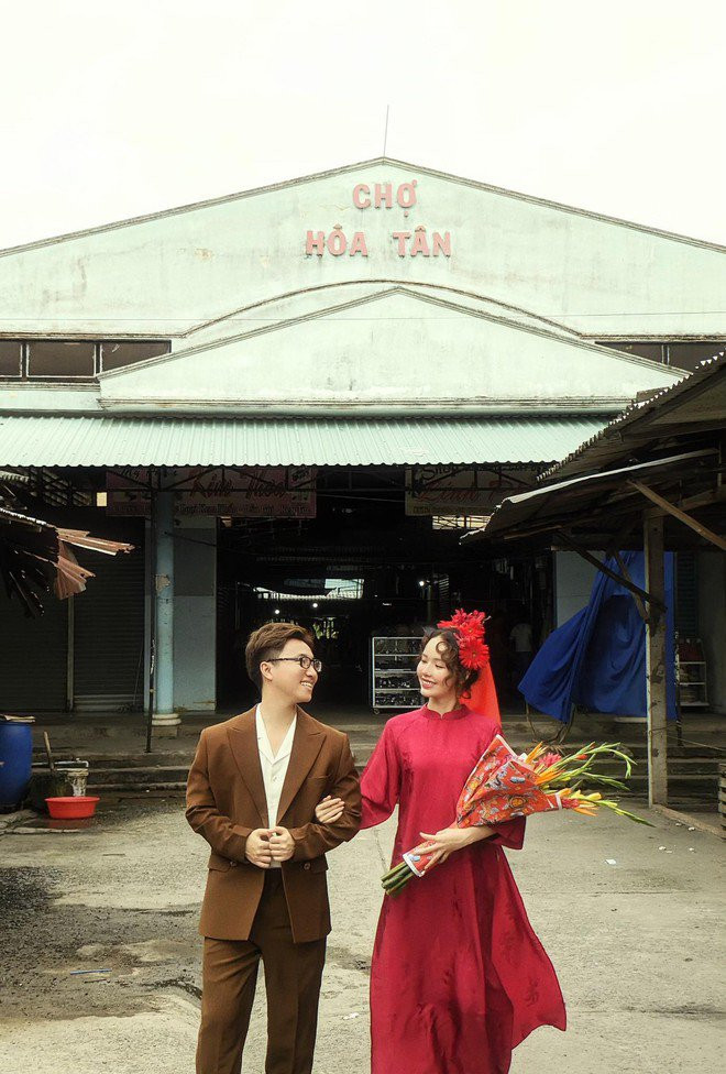 Những hình ảnh về đám cưới của họ nhanh chóng gây bão mạng, netizen vô cùng thích thú với phong cách lễ cưới này.