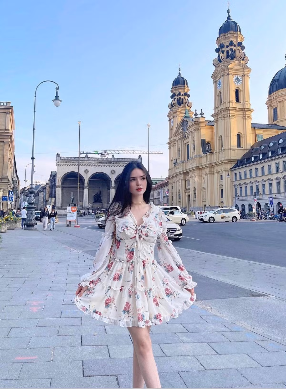 Dù chiều cao không quá nổi bật, chỉ 1m62 nhưng gương mặt xinh đẹp cùng hình thể cân đối khiến hot girl TikTok thu hút sự chú ý.