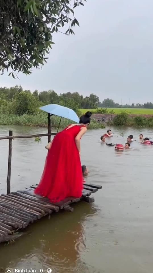 Dù vất vả, gian nan nhưng gia đình nhà trai đã đến nhà gái đón dâu an toàn. Ảnh: Nguyen Chi Nguyen