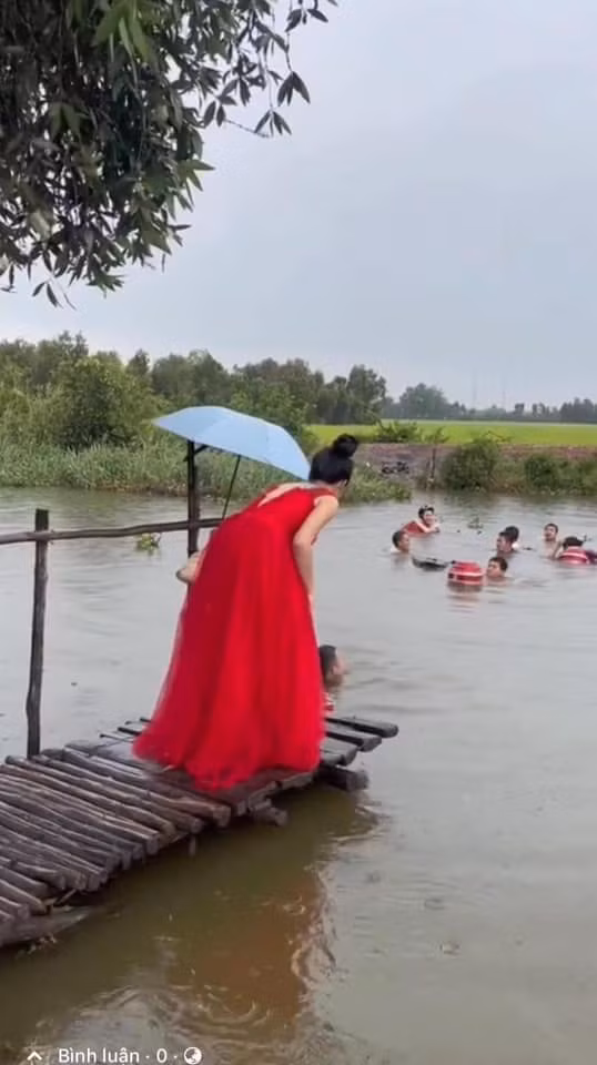 Dù vất vả, gian nan nhưng gia đình nhà trai đã đến nhà gái đón dâu an toàn. Ảnh: Nguyen Chi Nguyen