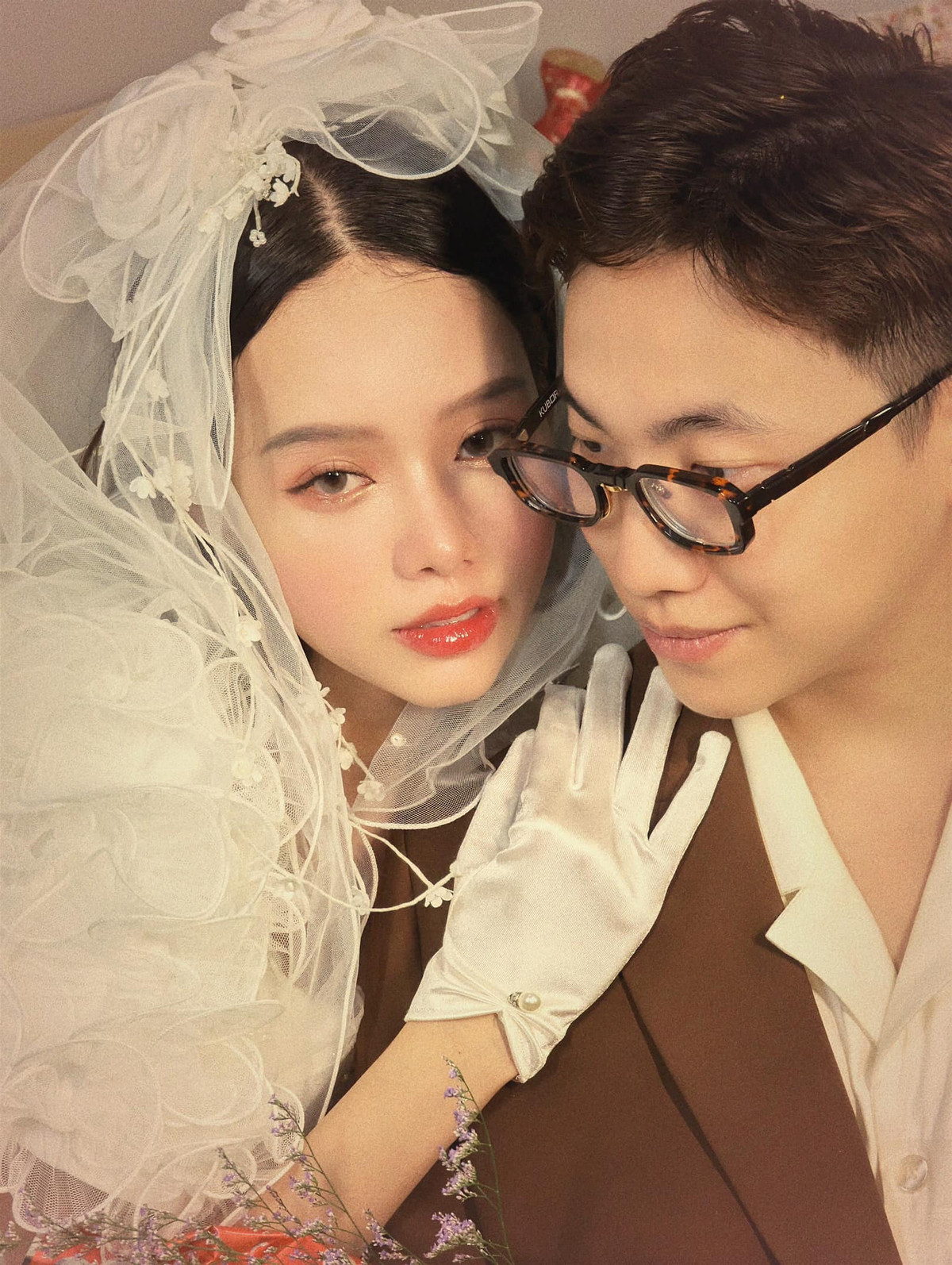 Cô dâu xinh đẹp trong đám cưới này có nickname là Jimin Young, sinh năm 2001, cô là hot girl TikTok khá nổi tiếng.