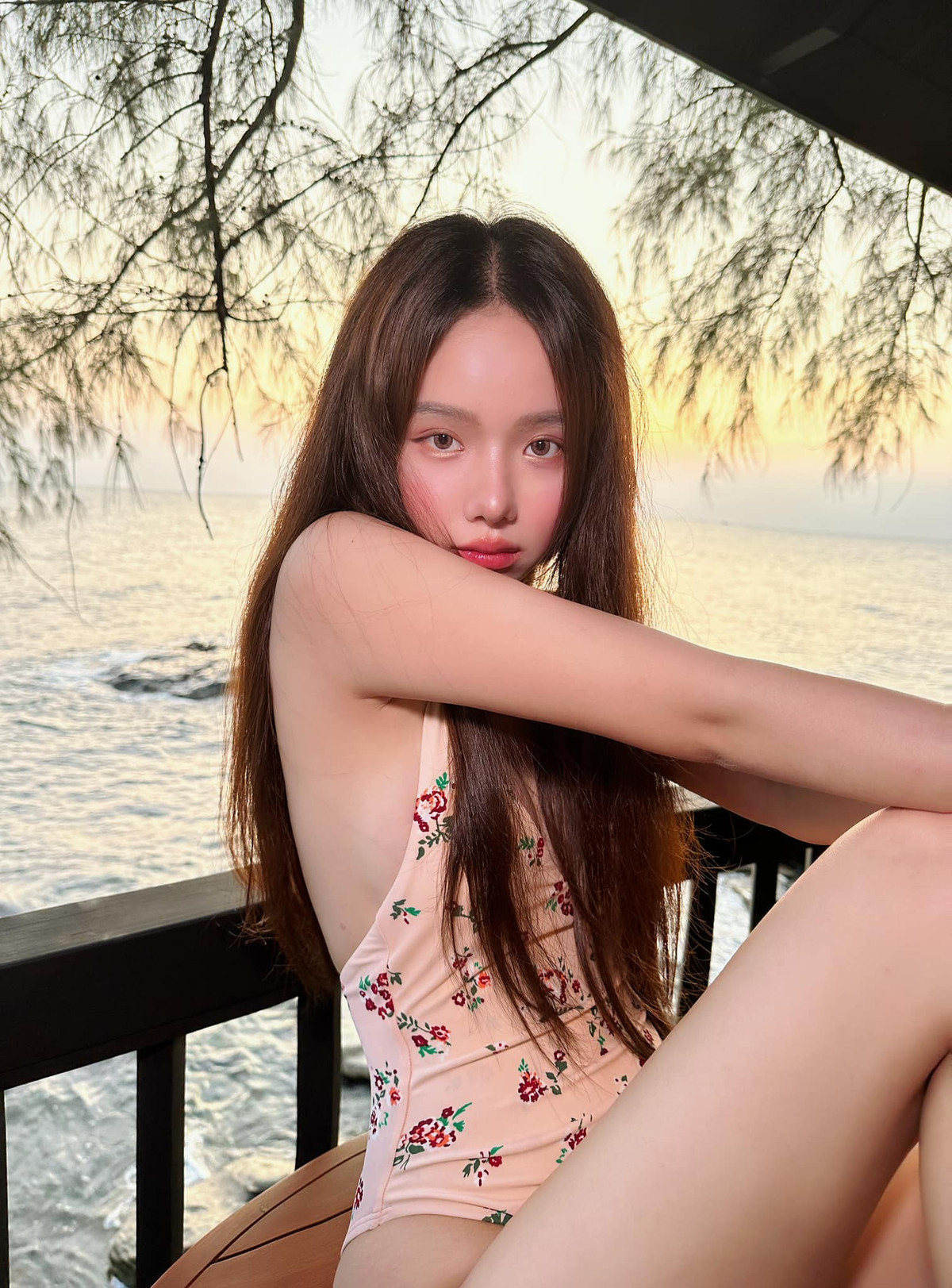 Vẻ ngoài rạng rỡ, sắc nét này được Jimin đổi lấy bằng rất nhiều tiền và công sức.